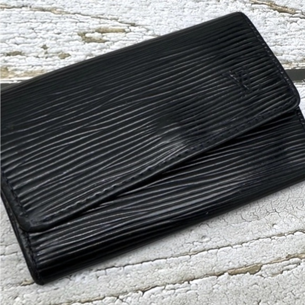 AUTHENTIC Louis Vuitton key holder. Previously owned. Color: Black. - Picture 2 of 14